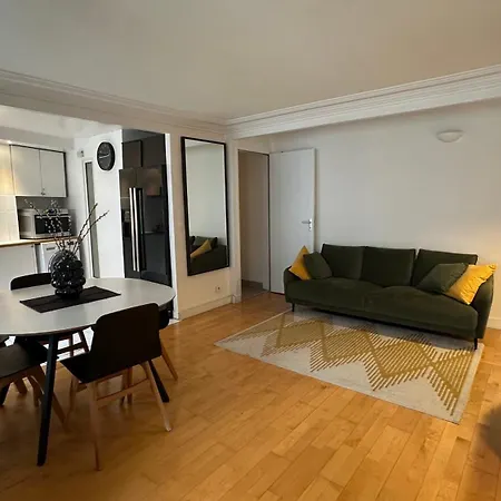 Place De La Madeleine - Classique Apartment
